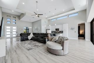 Gulf Access, Heated Pool and Spa, Sleeps 10 - Villa All Decked Out - Roelens Vacations - Cape Coral - 2