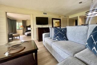 Golf and Tennis Community - Executive Suite - Golf Course Views - Wesley Chapel - 7