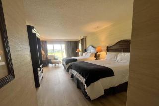 Golf and Tennis Community - Executive Suite - Golf Course Views - Wesley Chapel - 1