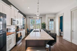King Bed, Balcony, Covered Patio & Firepit! 8 minutes from Broadway - Nashville - 5