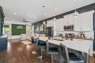 King Bed, Balcony, Covered Patio & Firepit! 8 minutes from Broadway - Nashville - 8