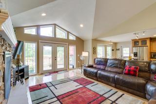 White Swan Lake Home Near Hiking and Snowmobiling! - Bigfork - 6