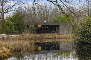 Stylish lakehouse in idyllic, private green scenery - Stekene - 2