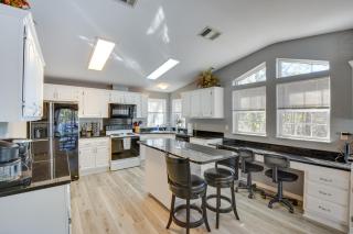 Lovely Lake Hartwell Retreat with Dock and Grill! - 1