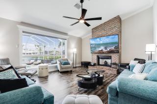 Heated Pool, Outdoor Kitchen, Sleeps 10! - Villa Bay Vista - Roelens Vacations - Cape Coral - 1