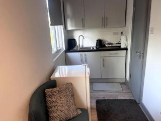 Romford Cosy Studio Flat - Havering - 1