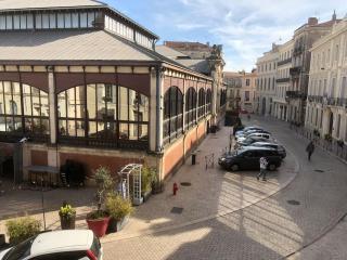 Vue sur la place des Halles, Art Apparts - 1