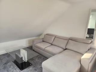 12 Minutes to Central London Kings Cross, 6 minutes walks to the train station - Free parking 3 bed 2 bath fully refurbished flat NO PARTY OR GATHERING ALLOWED - Londres - 6