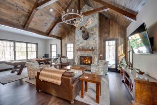 The Fox House Luxe Lincoln Home with Hot Tub - 8