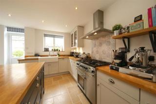 Perfectly Positioned Pad - Cardiff - 2
