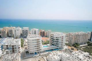 Hubstay - Seaview Pearl Suite Mackenzie by Larnaca Airport - Larnaca - 8