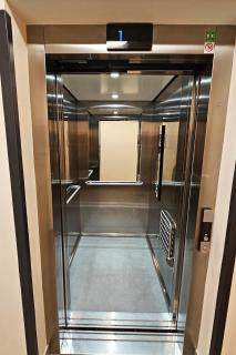 ENJOYHARRACHOV - Atraktivní klidný klimatizovaný apartmán 20 v centru Harrachova s parkováním, Wifi-WLAN, SAT, herní konzolí, Ipad, Netflix zdarma, možností dobíjení auta, výhledem do zahrady a na kostelík jen 150m od lanovky - 3