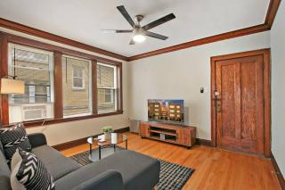 Warm & Inviting 2BR Apartment - Fullerton 1B - Chicago - 0