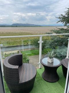 Watersedge Retreat, views, sunsets, dogs welcome - Sandside - 5
