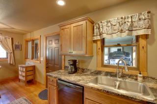 Cozy Lead Cabin with Deck Less Than 1 Mi to Ski Slopes! - 4