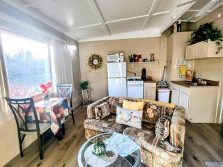 #03 - Fantastic Lakeside Studio Cottage- Pet Friendly - Hot Springs - 8