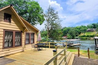 #05 - Lakefront Two Bedroom Cottage- Pet Friendly - 6