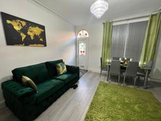 The Victoria - Close to Centre - Sleeps 8 - Leeds - 1