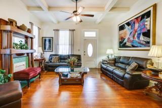 Central Albany Home with Covered Porch and Patio! - Albany - 7
