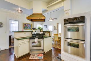 Central Albany Home with Covered Porch and Patio! - Albany - 4