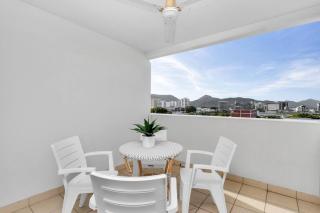'Central Plaza' Adjacent Apartments with Rooftop Pool - 7