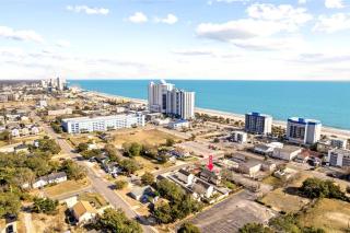 Charming Centrally Located Ocean View w Huge Private Yard, Patio, Firepit, & BBQ - Myrtle Beach - 3