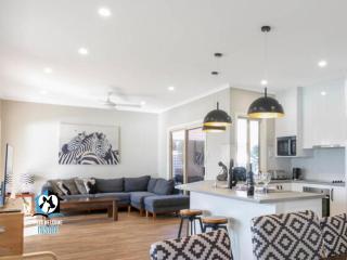 Renovated Beautiful Holiday Home with a Private Beach & Stunning Views! - Encounter Bay - 6