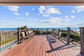 Posh Ocean Front: Huge Private Pool, Yard, Spa, Patio & Deck, BBQ, Game Room with 4 En-Suite Bathrooms - Myrtle Beach - 2