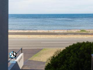 Three Level Esplanade Magic with Stunning Views - Encounter Bay - 8