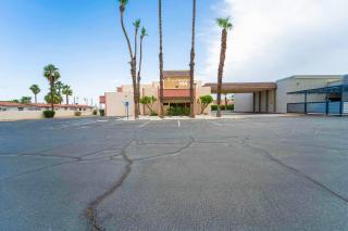 Royal Plaza Inn - Indio - 8