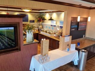 Holiday Inn Express & Suites Paducah West by IHG - Paducah - 2