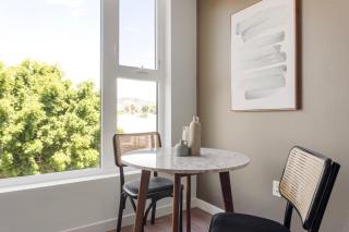 Hollywood 1br w pool spa gym nr coffee shops LAX-1112 - 5