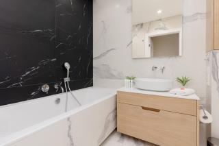 Deluxe Apartment Wronia 45 with AC, Parking & Balcony by Renters Prestige - Varsavia - 5