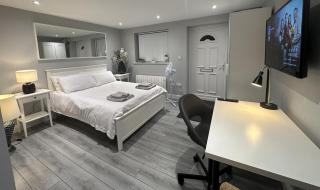 1 Bed Flat - Sleeps 2 - Parking - Wifi - 0