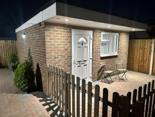 Beautiful 1-Bed Modern Luxury Apartment in Luton - 0