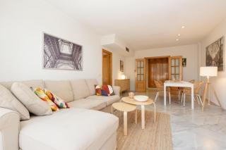 Beachfront apartment with terrace, pool and tennis court in Costabella, Marbella - 3