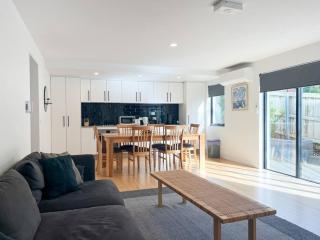 Modern Sandy Bay Apt - Close to Salamanca & CBD - Sandy Bay - 7