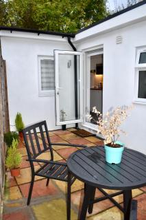 Stylish centrally-located studio with parking - Croydon - 9