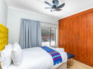 Sunninghill Spacious Executive Condo - Sandton - 9
