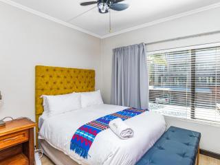 Sunninghill Spacious Executive Condo - Sandton - 7