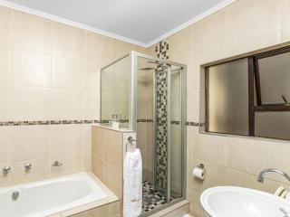 Sunninghill Spacious Executive Condo - Sandton - 3
