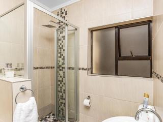Sunninghill Spacious Executive Condo - Sandton - 2