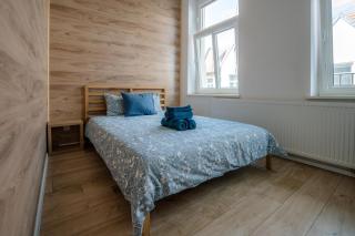 Cosy Balcony Apartment - 4