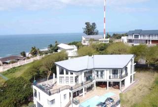 The Royal Familia Beach House - Zinkwazi Beach - 9