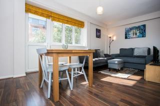 Lovely 1 Bedroom Apartment w/ Balcony in Dalston - 1