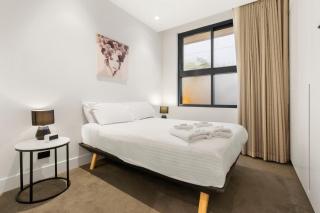 Chic 2-Bed Apartment with Balcony Near Coogee Beach - Sydney - 9