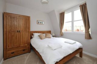 Spacious Apartment Central Bath - 5