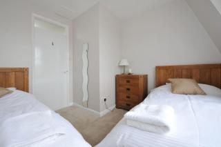Spacious Apartment Central Bath - 1