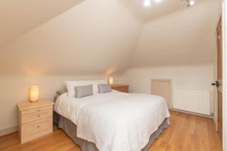 Dwellcome Home Ltd 3 Bedroom House, 2 Kings 1 Double, Garden, Free Driveway Parking, Fast WIFI, Ideal for Long Term Contractor, etc Stays, Regular Housekeeping Option - See Our Site for Assurance - Aberdeen - 6