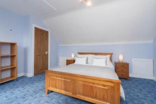 Dwellcome Home Ltd 3 Bedroom House, 2 Kings 1 Double, Garden, Free Driveway Parking, Fast WIFI, Ideal for Long Term Contractor, etc Stays, Regular Housekeeping Option - See Our Site for Assurance - Aberdeen - 3